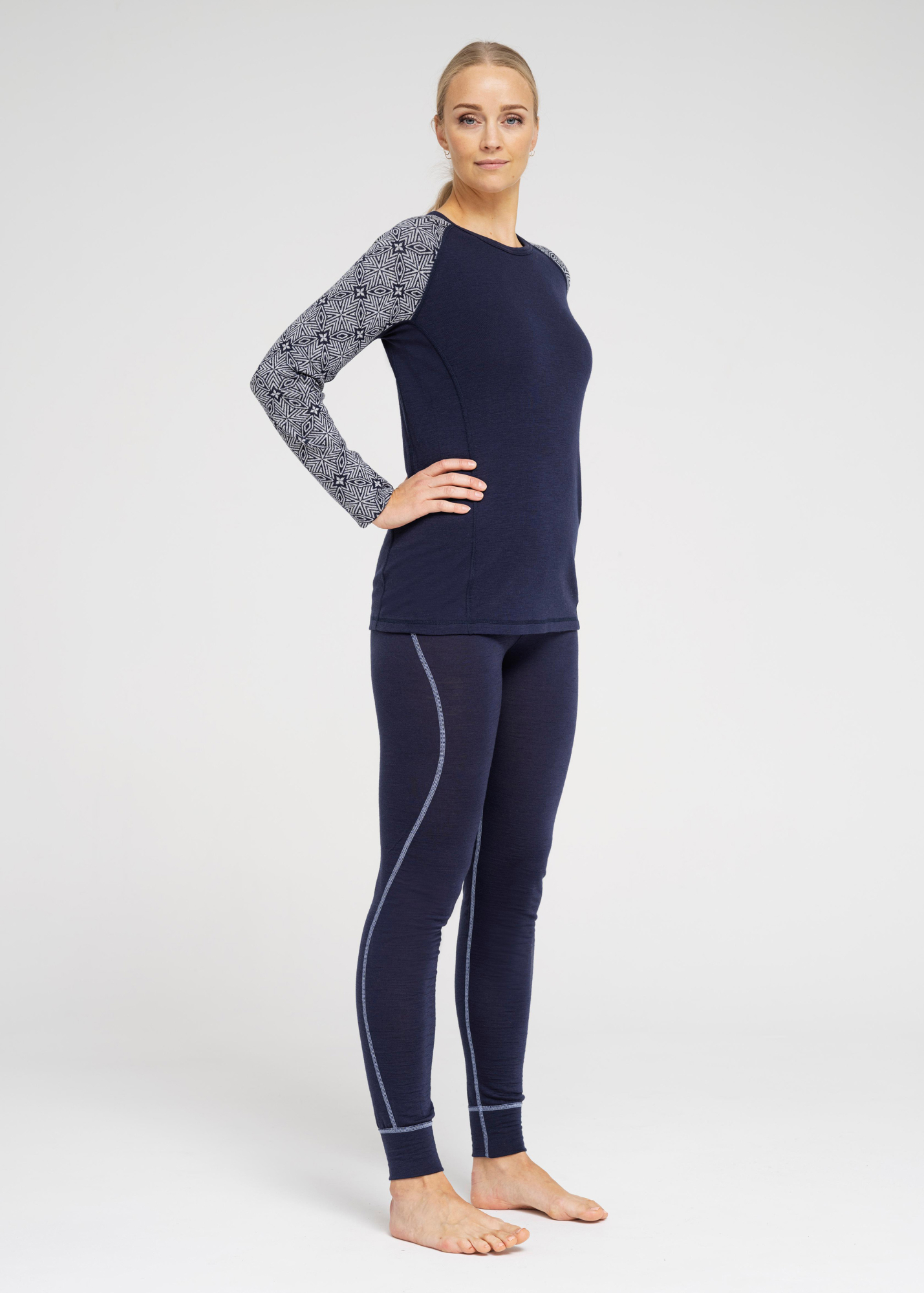 Langermet t-skjorte, 100% merino ull, navy -Dovre Women Langermet t-skjorte, 100% merino ull, navy -Dovre Women